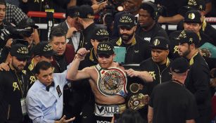 Canelo Álvarez celebra victoria contra GGG