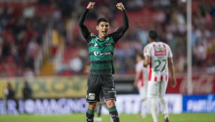 Jesús Angulo celebra triunfo de Santos contra Necaxa