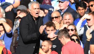 Mourinho aplaude en juego del Manchester contra el Chelsea