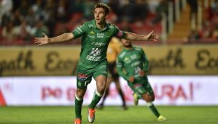 Mauro Boselli festeja su gol contra Necaxa