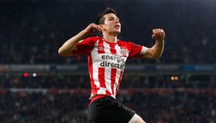 Lozano celebra su anotación ante el Emmen en la Eredivisie