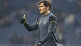 Casillas, en un juego con el Porto