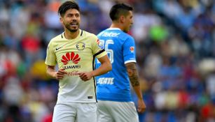 Oribe Peralta, durante un juego entre América y Cruz Azul