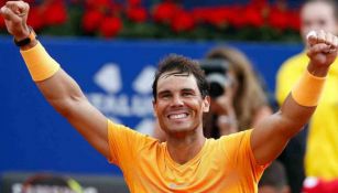 Rafael Nadal festeja tras ganar el Abierto de Tenis de Barcelona