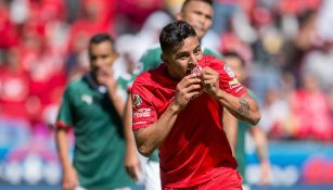 Alexis Vega festeja gol con Toluca