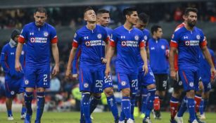 Jugadores de Cruz Azul tras el duelo contra América en el Azteca