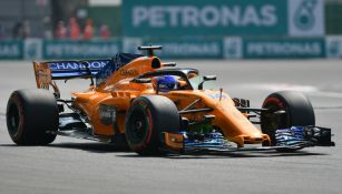 Fernando Alonso durante la práctica en el GP de México