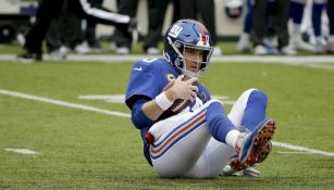 Eli Manning, en el césped tras una jugada frente a Redskins