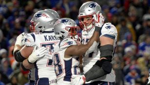 Jugadores de los Patriots festejan una anotación