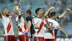 Jugadores de River Plate festejan su triunfo
