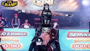 Penta y Rey Fénix posan en The Crash