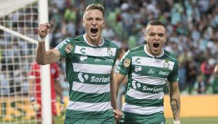 Jonathan Rodríguez, celebra gol con Santos 