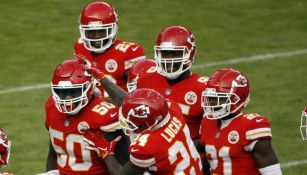 Jugadores de Kansas City celebran anotación contra Arizona