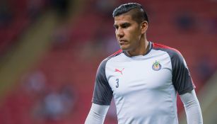 Carlos Salcido calienta previo a un juego con Chivas