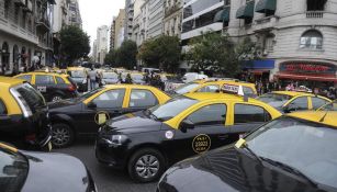 Taxistas protesta en AFA por nuevo patrocinio de Uber