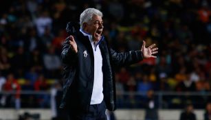 Tuca Ferretti durante un partido de Tigres