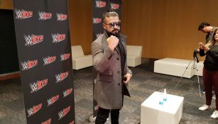 Andarde 'Cien' Almas en la conferencia de prensa de WWE