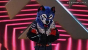 SonicFox recibió su premio utilizando su icónica botarga