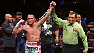 Francisco ‘Gallo’ Estrada celebra victoria