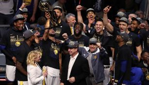 Warriors celebrando su título de la NBA 