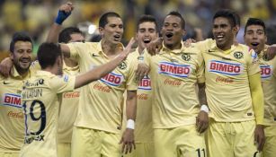 Jugadores de América festejan el título contra Tigres en el 2014