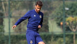 Diego Reyes, en un entrenamiento con el Fenerbahce