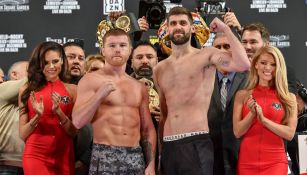 Canelo y Rocky Fielding posan tras ceremonia de pesaje en NY