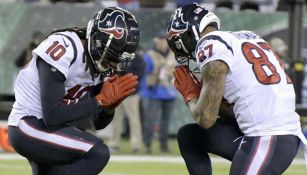 Jugadores de los Texans festejan una anotación