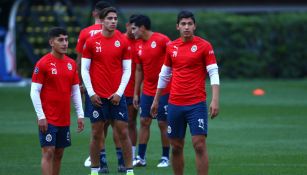 Jugadores de Chivas durante un entrenamiento 