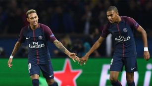 Neymar y Mbappé celebran gol con el PSG