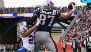 Gronkowski atrapa un pase contra Bills