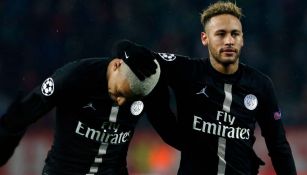 Mbappé y Neymar en partido con el PSG 