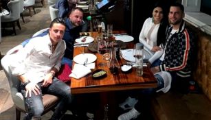 Édgar Méndez y Angélica Cruz comparten una cena con amigos