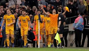 Raúl Jiménez celebra su anotación ante el Tottenham en la J20