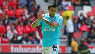 Edson Puch en un partido de Gallos