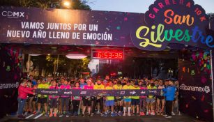 Competidores, durante su salida al recorrido de San Silvestre CDMX