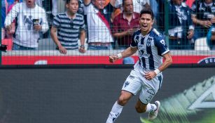 Jesús Molina celebra un gol con Rayados 