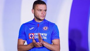 Jonathan Rodríguez, en presentación del nuevo jersey de Cruz Azul 