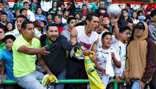 Afición del León durante un entrenamiento a puerta abierta 