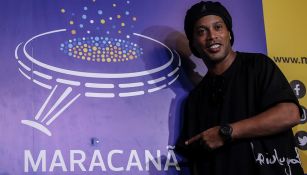 Ronaldinho posa en el Maracaná