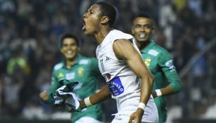 Yairo Moreno en festejo del gol de León