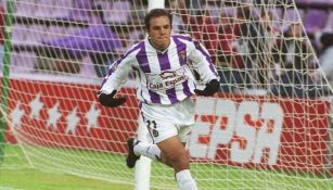 Cuauhtémoc Blanco festeja un gol en su etapa con el Valladolid