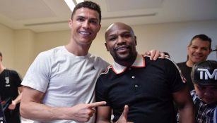 Cristiano Ronaldo y Floyd Mayweather posan en Jeddah