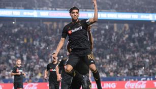 Vela celebra una anotación con Los Angeles FC en la MLS