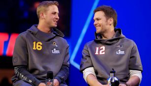 Jared Goff y Tom Brady en conferencia de prensa