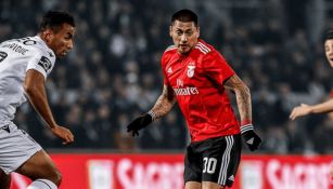 Nicolás Castillo en un partido del Benfica