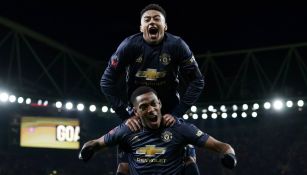 Martial festeja junto a Lingard victoria del Manchester United