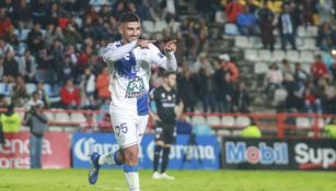 Víctor Guzmán celebra el gol con Pachuca