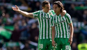 Guardado y Lainez en un partido con el Betis 