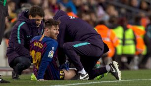 Messi es atendido tras sufrir molestias en el juego vs Valencia